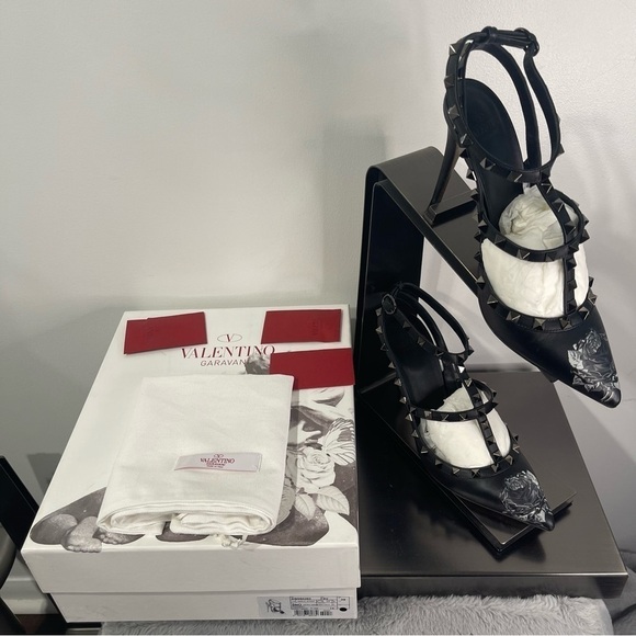 Authentic Valentino MATCHING rockstud rose HEELS AND BAG - Picture 2 of 7